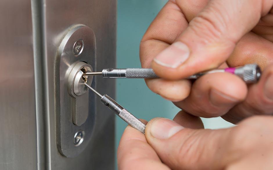 Istres ouvrir porte avec clef à l'intérieur Ankers