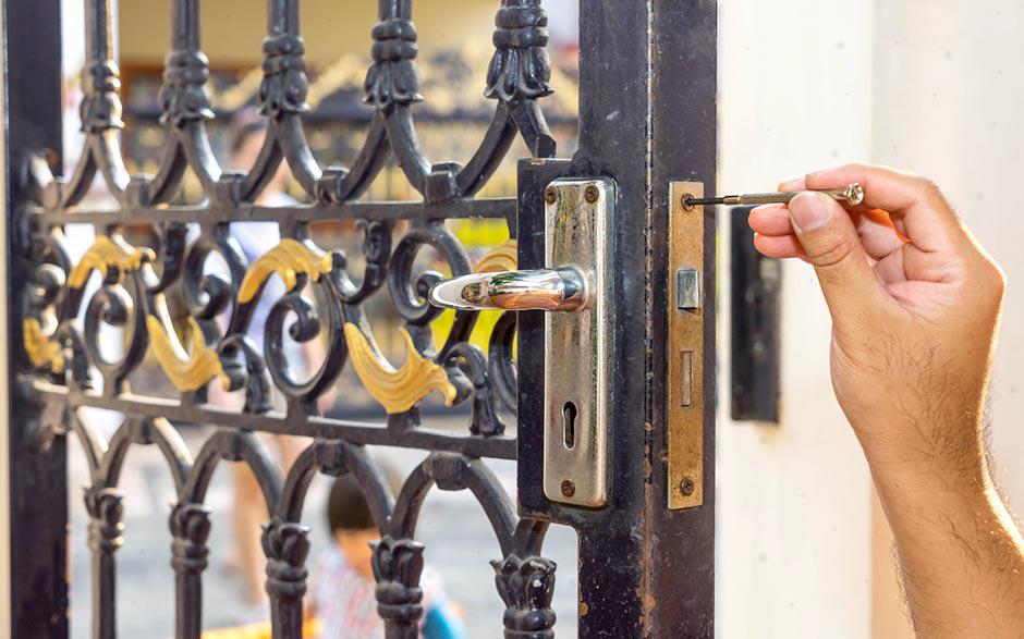 Istres ouvrir porte avec clef à l'intérieur Ankers